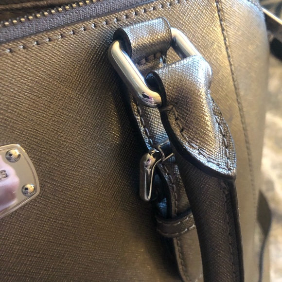 Micheal Kors Purse - Picture 4 of 10